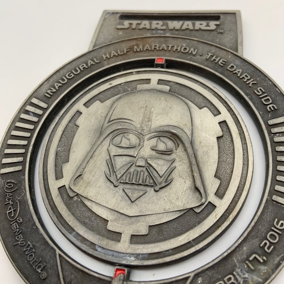 Disney World Star Wars Inaugural Half Marathon The Dark Side April 2016 Medal - Picture 2 of 11